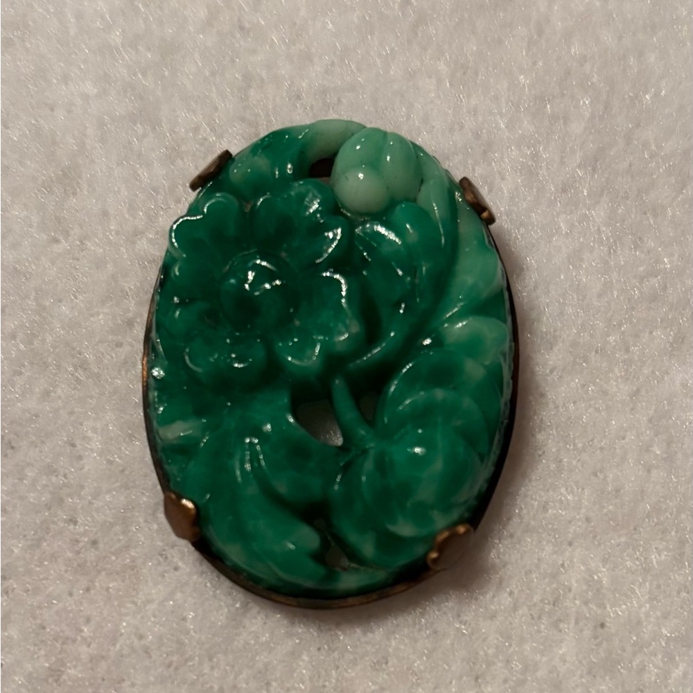 Vintage Chinese carved Peking glass brooch